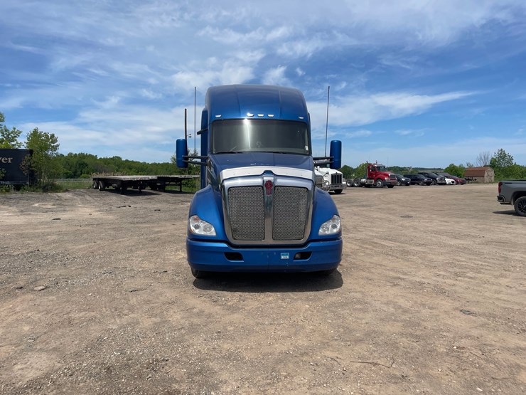 2015-kenworth-t680-image-2