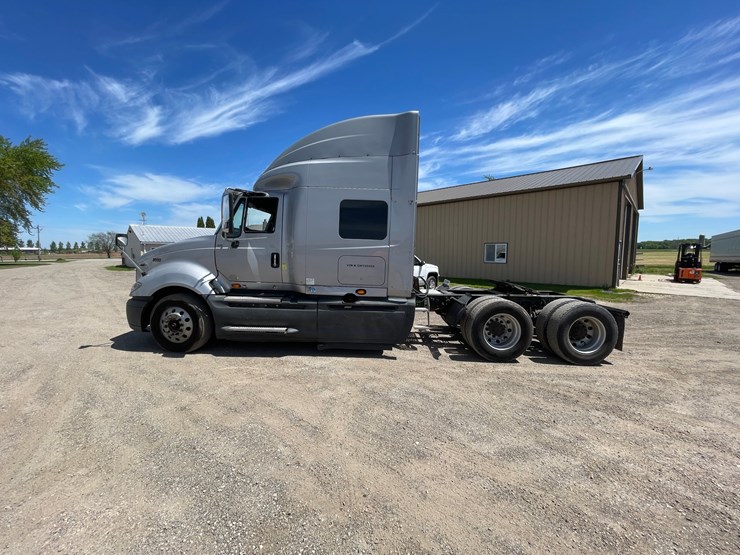 #304-•-2016-international-semi-tractor-(has-wi-title)-(denmark,wi)-image-8