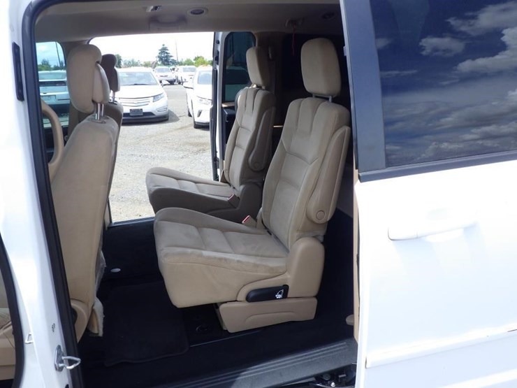 2015-dodge-grand-caravan-image-7