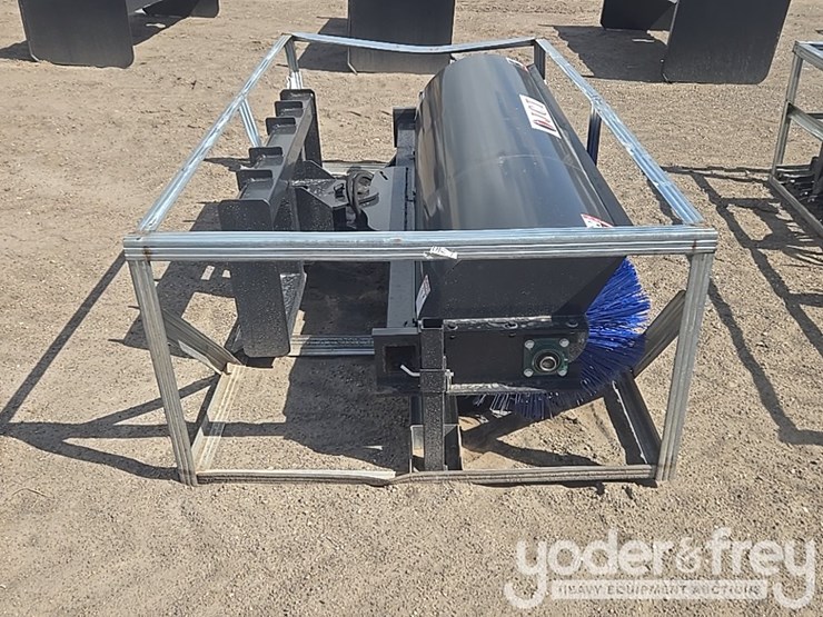unused-jct-84"-angle-broom-to-suit-skidsteer-image-6