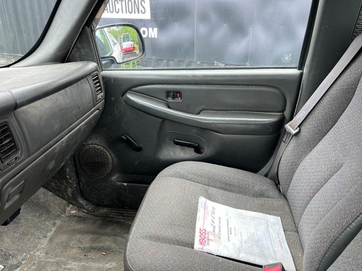 2004-chevrolet-2500-image-24