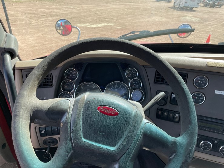 2014-peterbilt-579-image-39