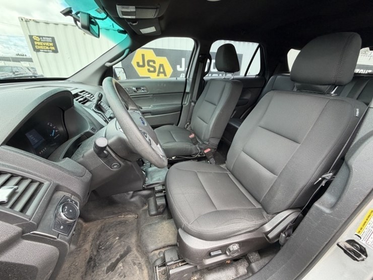 2015-ford-explorer-image-25