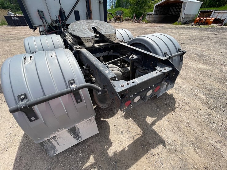 2016-kenworth-t680-image-26