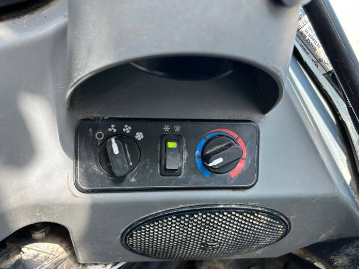 2021-bobcat-t770-image-28