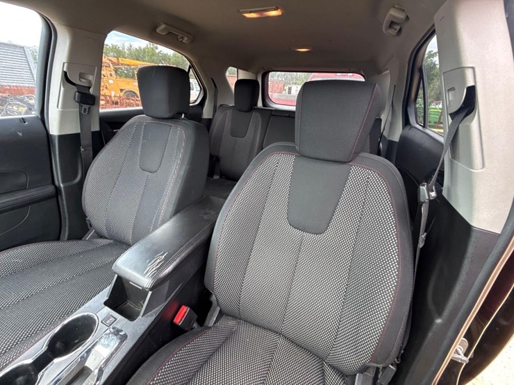 2016-chevrolet-equinox-lt-image-8