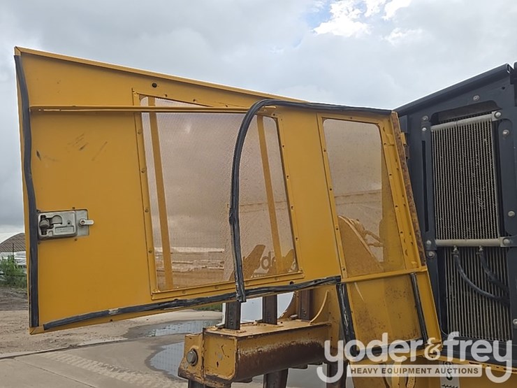 2011-deere-772g-image-41