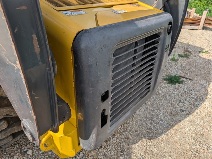 #5454-•-new-holland-160-skid-loader-image-8