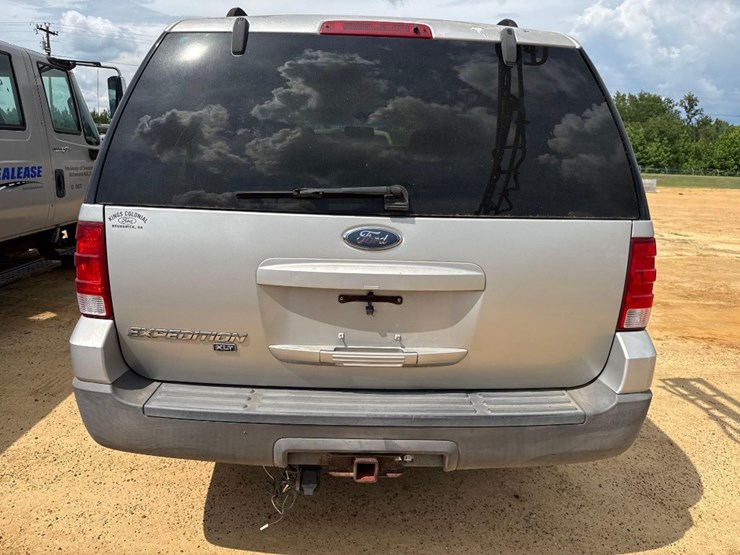 2005-ford-expedition-xlt-image-5