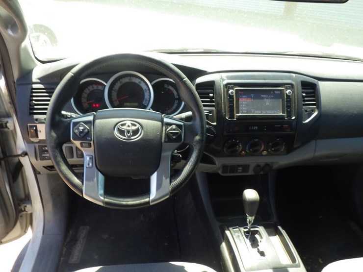 2014-toyota-tacoma-image-8