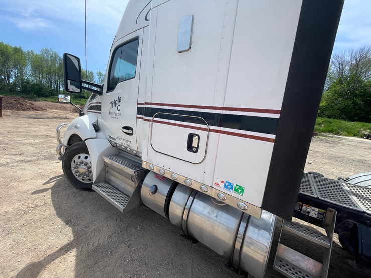 2016-kenworth-t680-image-15