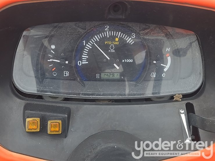 2019-kubota-l3901d-image-45