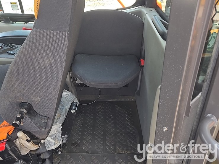 2022-volvo-a25g-image-53