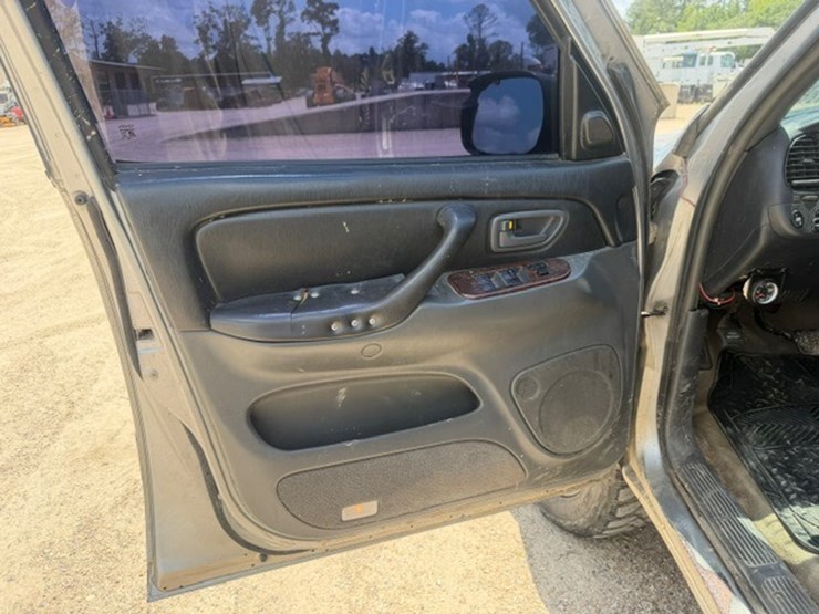 2004-toyota-tundra-image-34