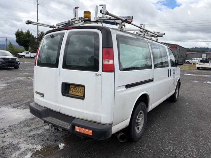2012-chevrolet-express-cargo-van-image-4