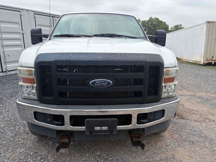 2010-ford-f350-xl-image-2
