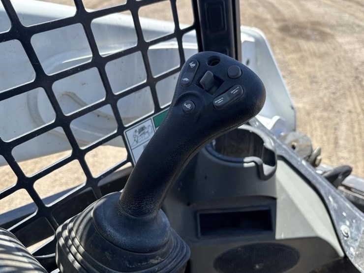 2021-bobcat-s590-image-24