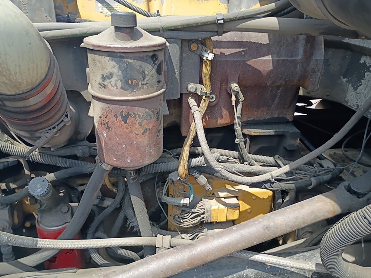 1998-peterbilt-379-image-23