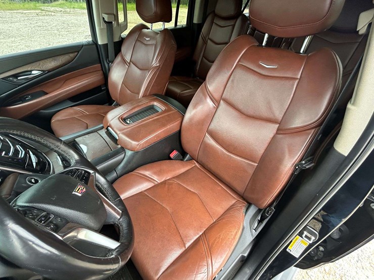 2018-cadillac-escalade-esv-image-30