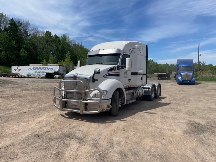 2016-kenworth-t680-image-1