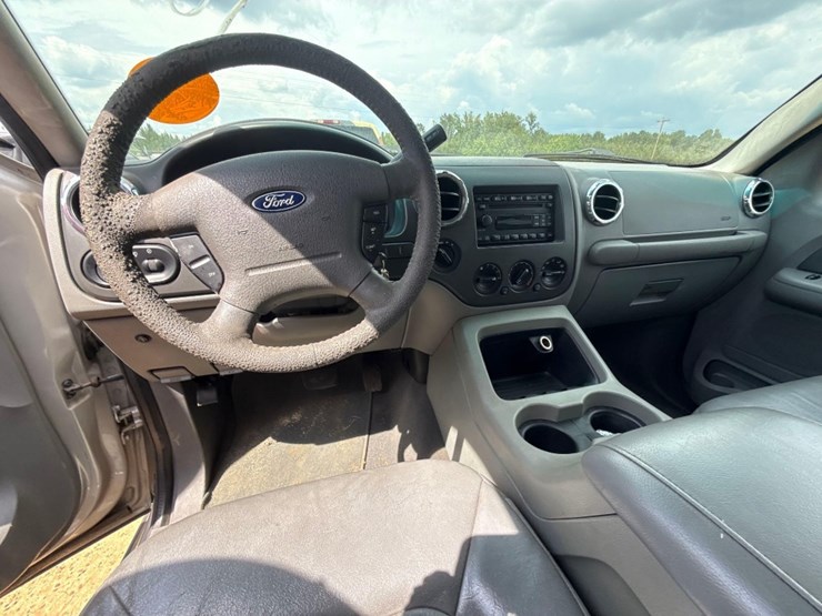 2005-ford-expedition-xlt-image-9