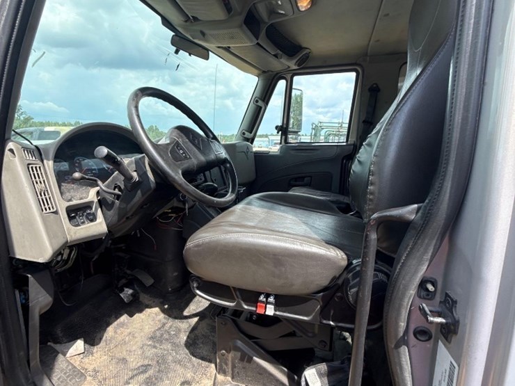 2012-international-durastar-4300-image-8