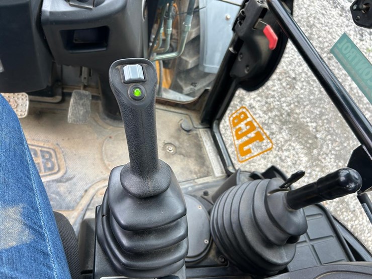 jcb-4cx-image-26