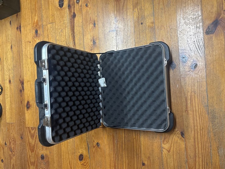 #71-•-skb-large-pistol-case-image-2