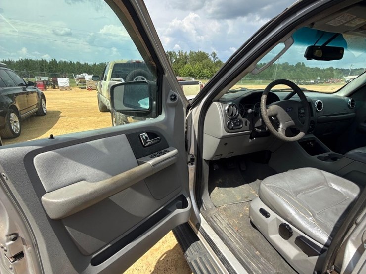 2005-ford-expedition-xlt-image-6
