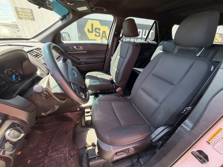 2017-ford-explorer-image-25