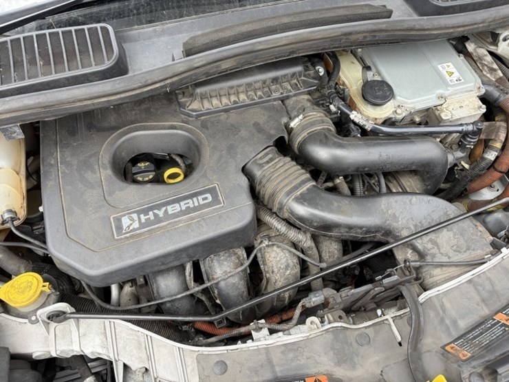 2016-ford-c-max-sel-hybrid-sedan-image-11