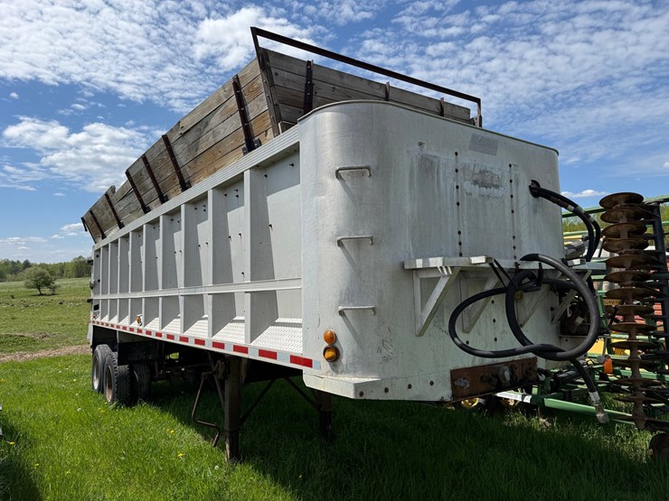 #468-•-1979-easton-pusher-28'-semi-pusher-trailer-(has-wi-title)-(stanley,-wi)-image-3
