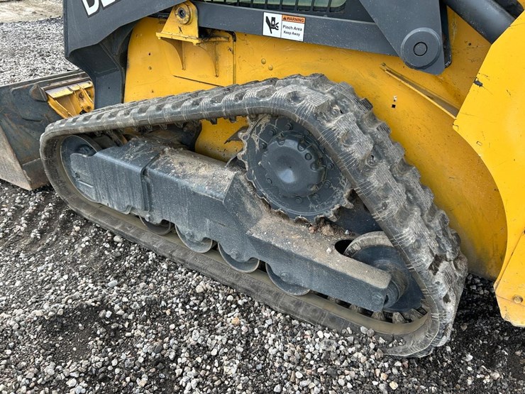 2018-deere-317g-image-16