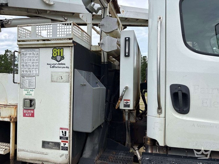 2014-freightliner-m2-106-image-83