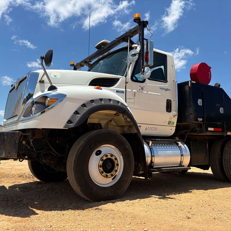 2011 INTERNATIONAL 7600