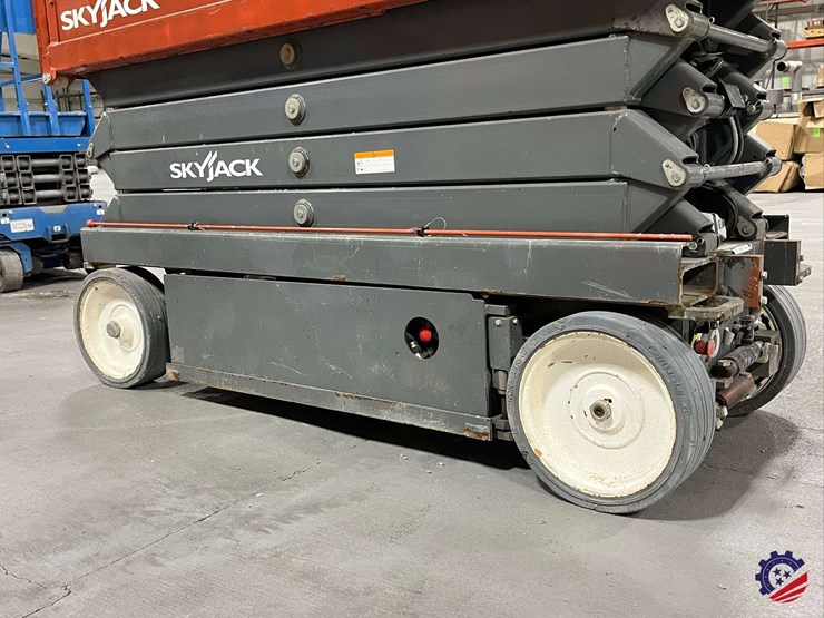 skyjack-sj111-3226-scissor-lift-image-8