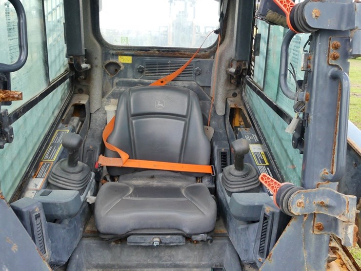 2021-deere-332g-image-11