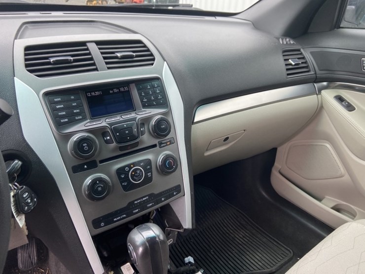 2013-ford-explorer-image-15