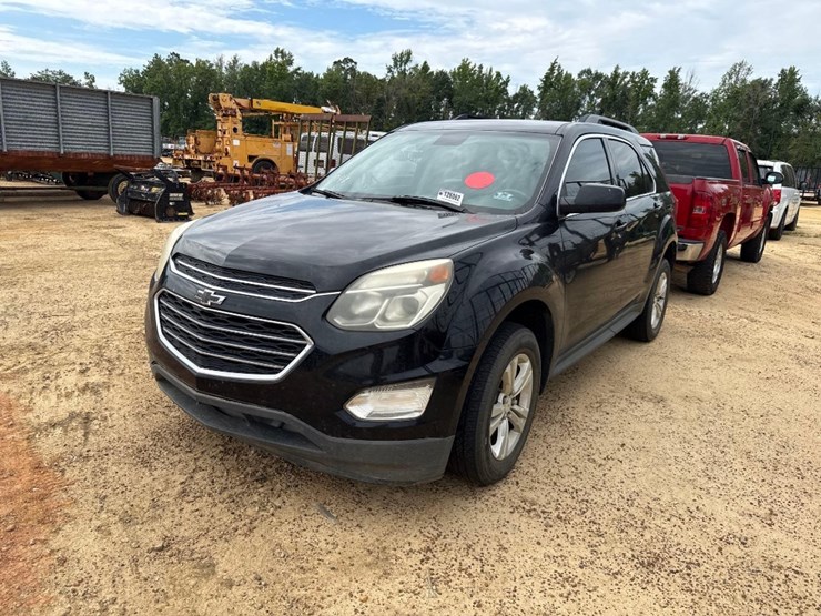 2016-chevrolet-equinox-lt-image-2