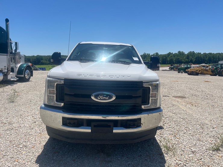 2018-ford-f250-xl-image-3