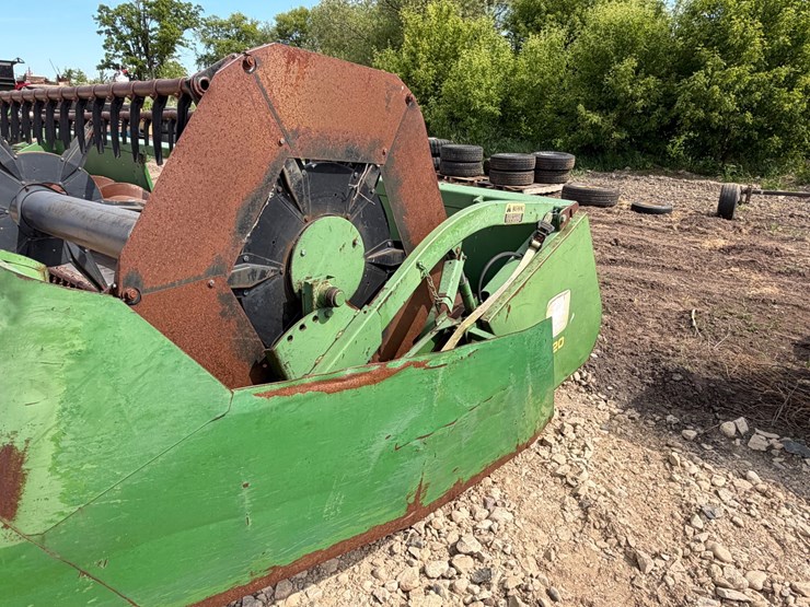john-deere-220-image-6