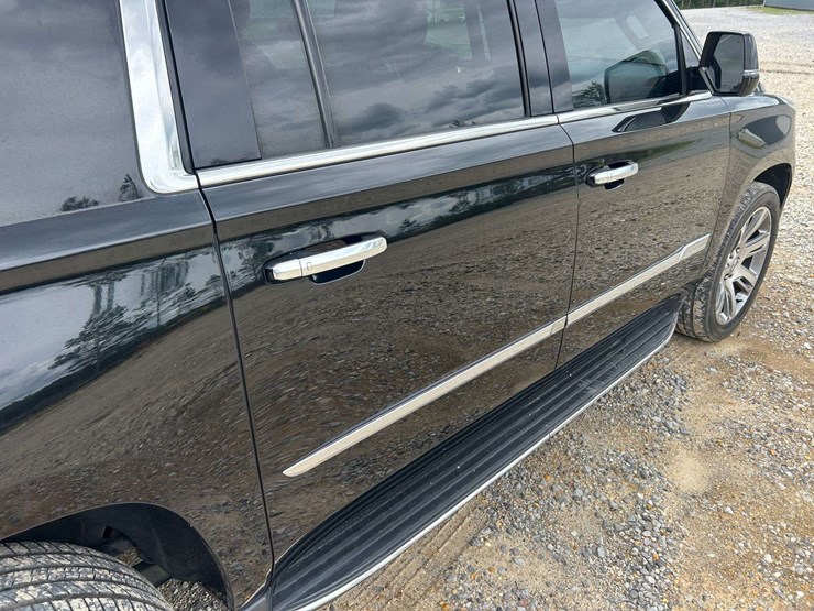 2018-cadillac-escalade-esv-image-16