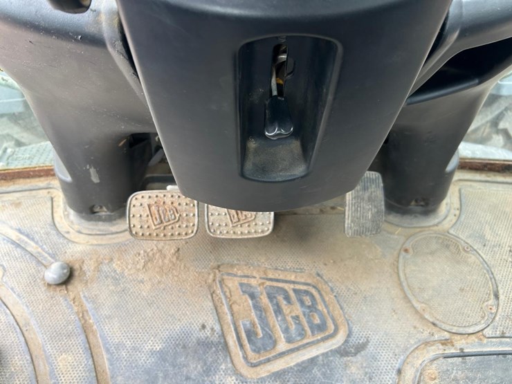 jcb-4cx-image-23