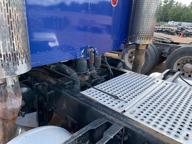 2010-peterbilt-386-image-18