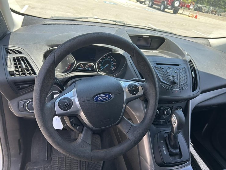 2015-ford-escape-se-image-13