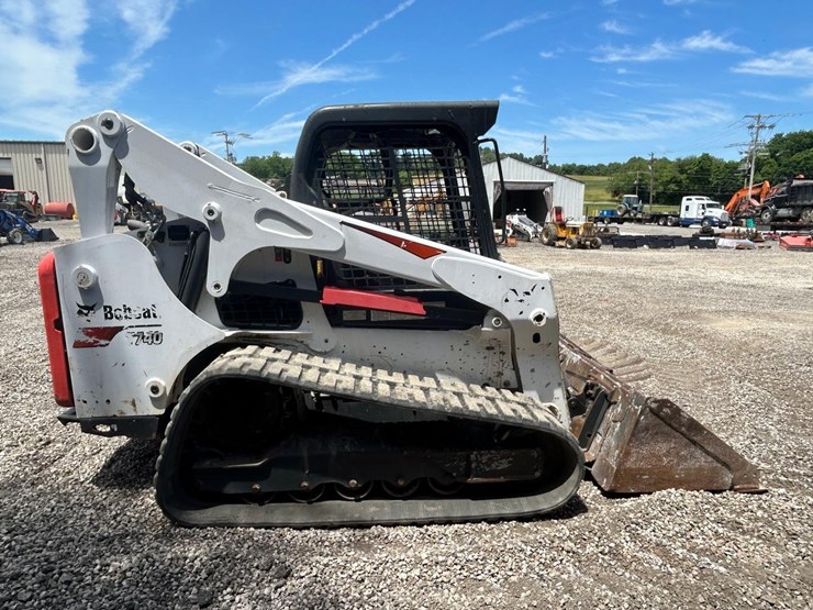 2019-bobcat-t740-image-5