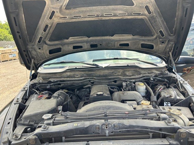 2004-dodge-ram-3500-image-21