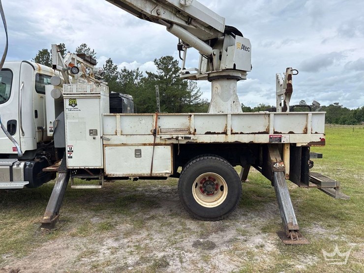 2014-freightliner-m2-106-image-43
