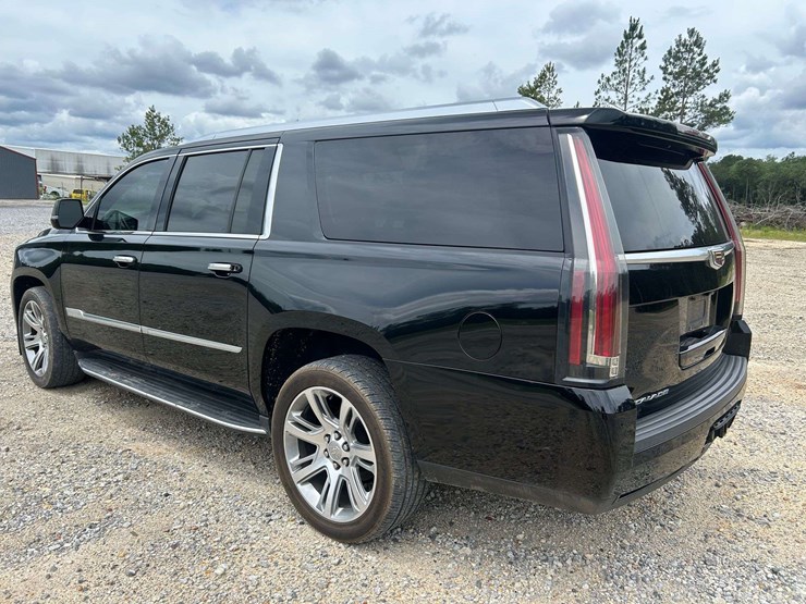 2018-cadillac-escalade-esv-image-4