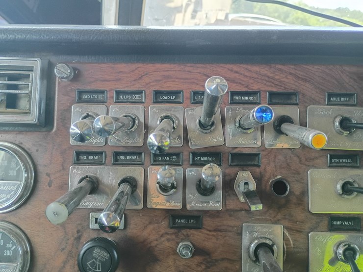 1998-peterbilt-379-image-54